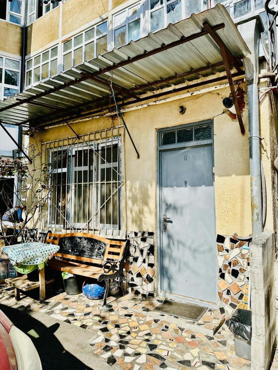 Historical Apartment In City Center Tbilisi Exterior foto
